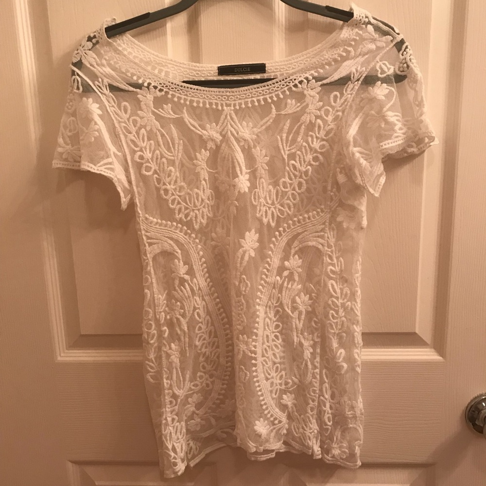 Beautiful white lace shirt sleeve top